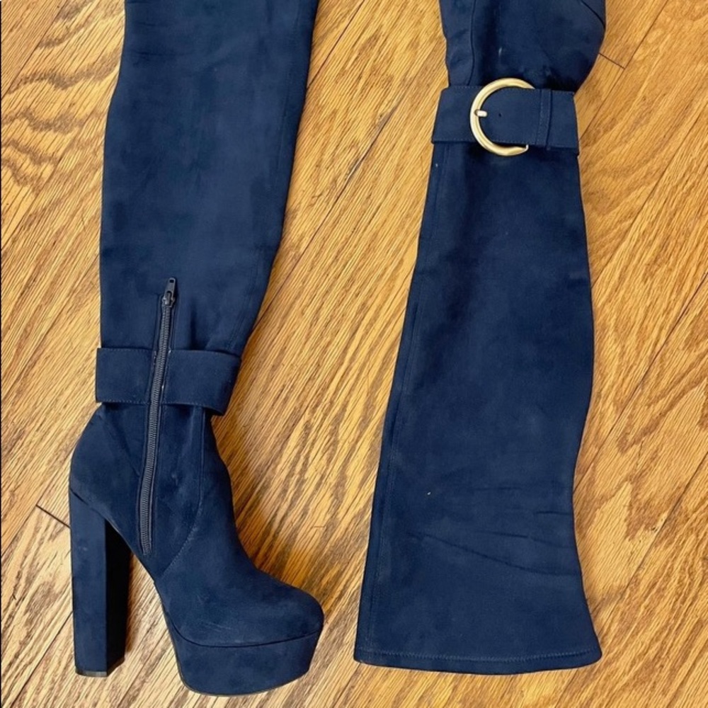 BLUE HIGH KNEEE BOOTS SIZE 7